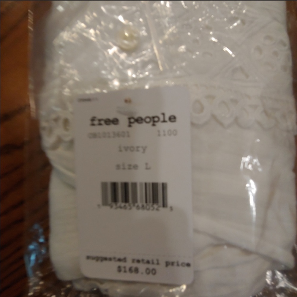 🌸NWT🤩|•FREE PEOPLE•| White Eyelet Tunic🌸 - Picture 5 of 5